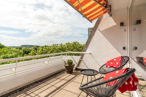 Balkon mit 2 Sesseln